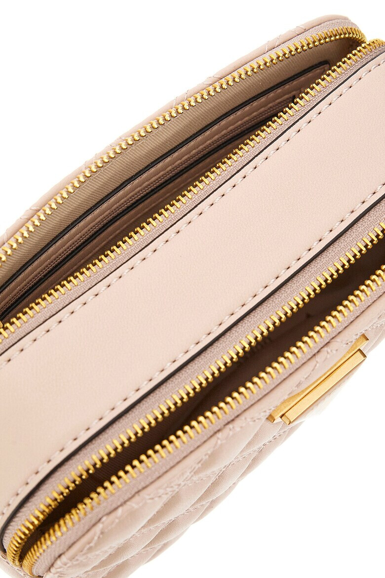 GUESS Капитонирана чанта Giully - Pepit.bg