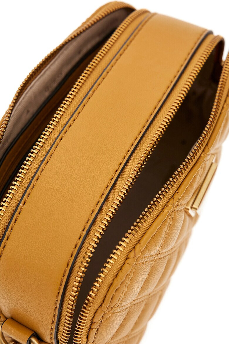 Guess Капитонирана чанта Giully - Pepit.bg
