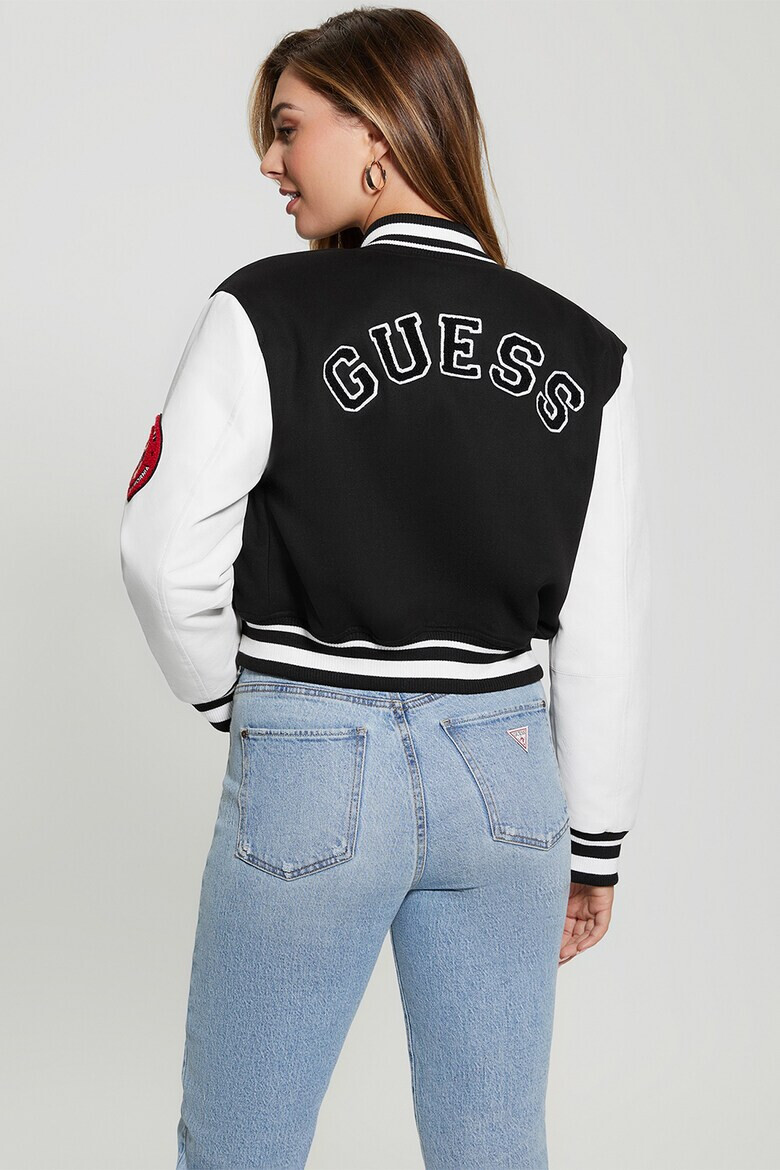 GUESS Късо бомбър яке с апликации - Pepit.bg