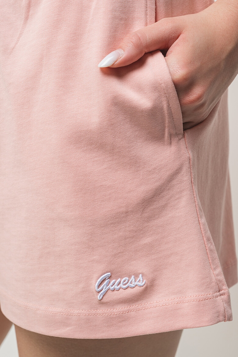 GUESS Памучни фитнес шорти - Pepit.bg