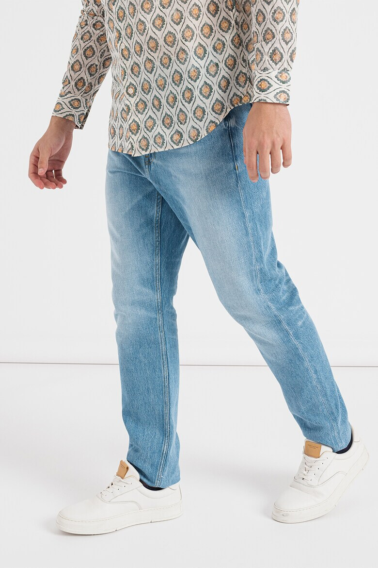 GUESS Прави дънки James с 5 джоба - Pepit.bg