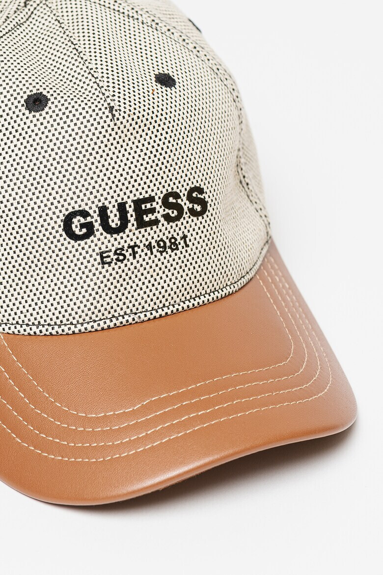Guess Шапка Wanderluxe с еко кожа - Pepit.bg