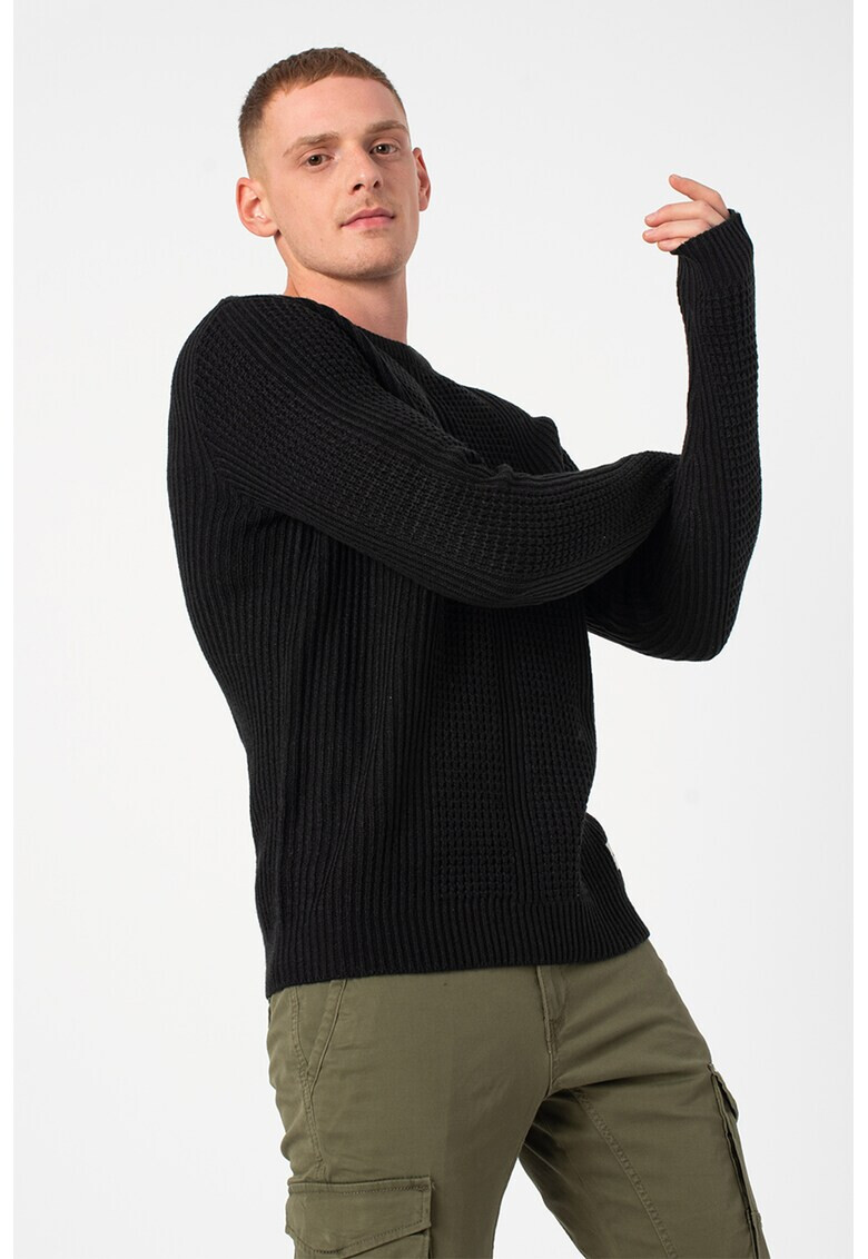 Jack&Jones Пуловер Stronger с овално деколте - Pepit.bg