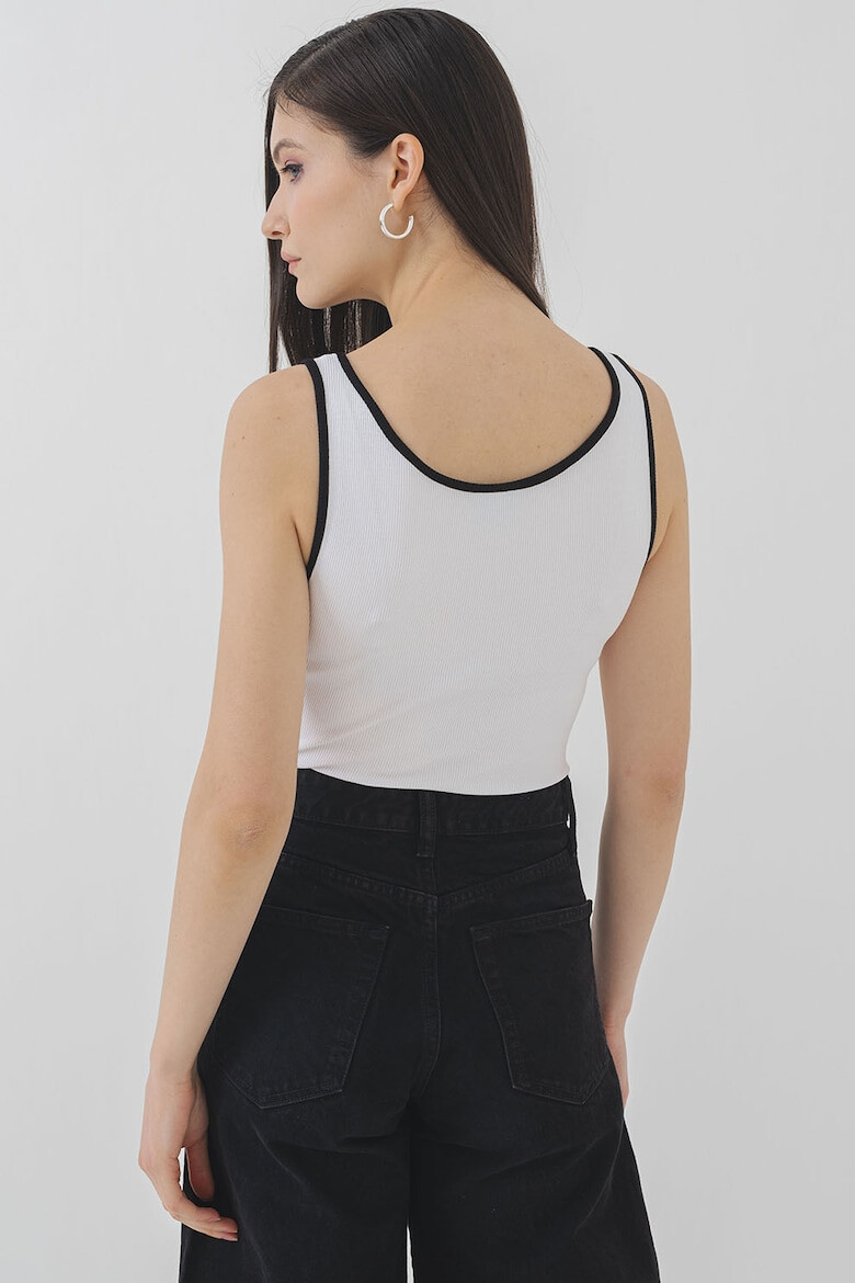 KARL LAGERFELD JEANS Топ с лого - Бял - Pepit.bg