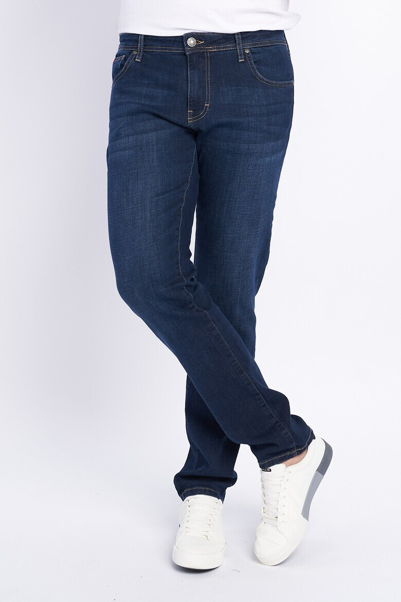 Lee Cooper Прави дънки с 5 джоба - Pepit.bg