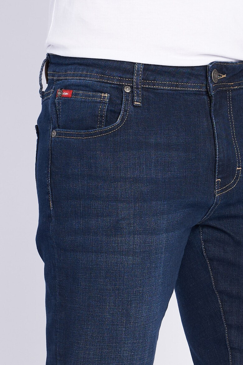 Lee Cooper Прави дънки с 5 джоба - Pepit.bg