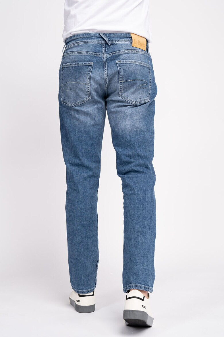 Lee Cooper Прави дънки с 5 джоба - Pepit.bg