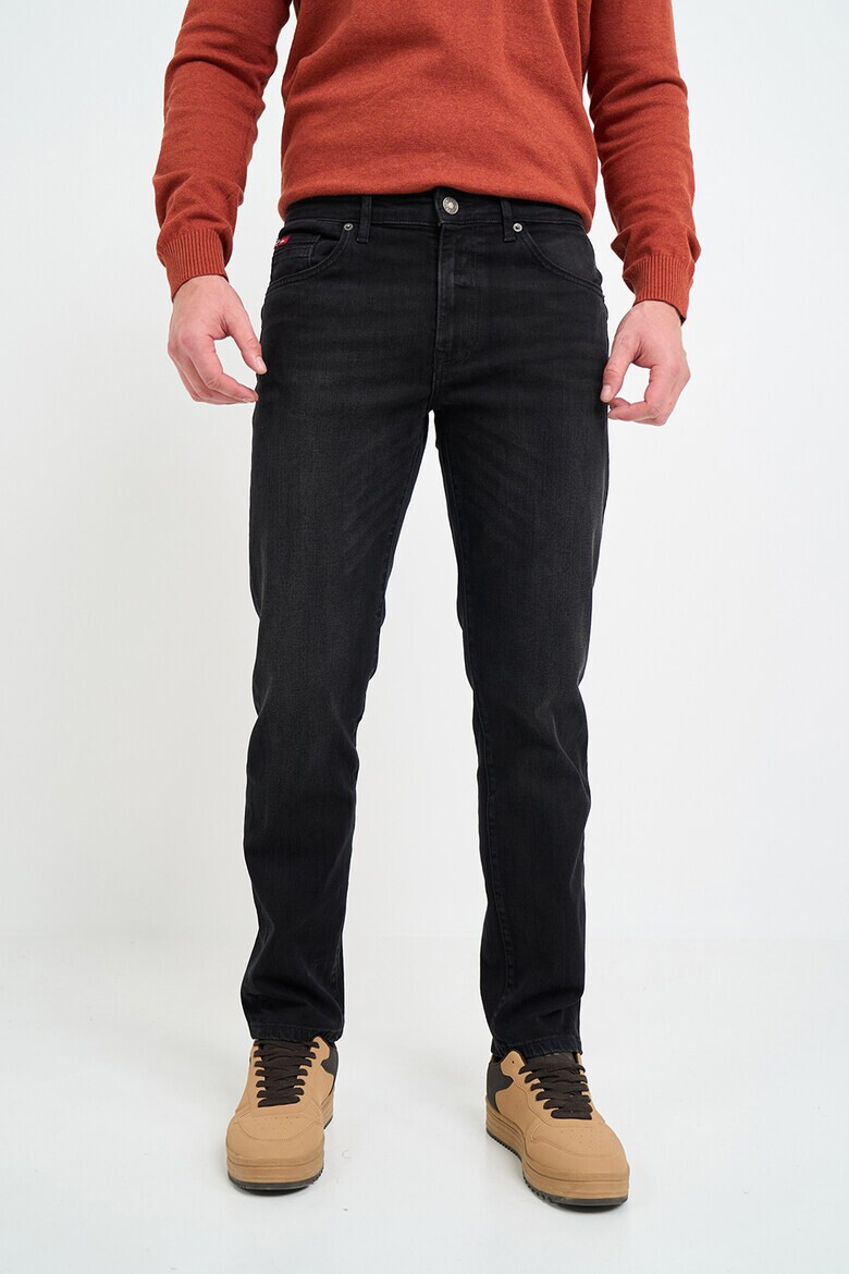 Lee Cooper Прави дънки с 5 джоба - Pepit.bg