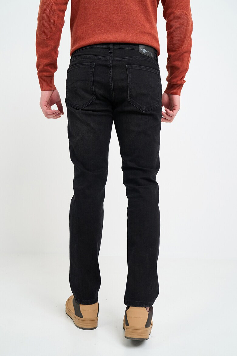 Lee Cooper Прави дънки с 5 джоба - Pepit.bg