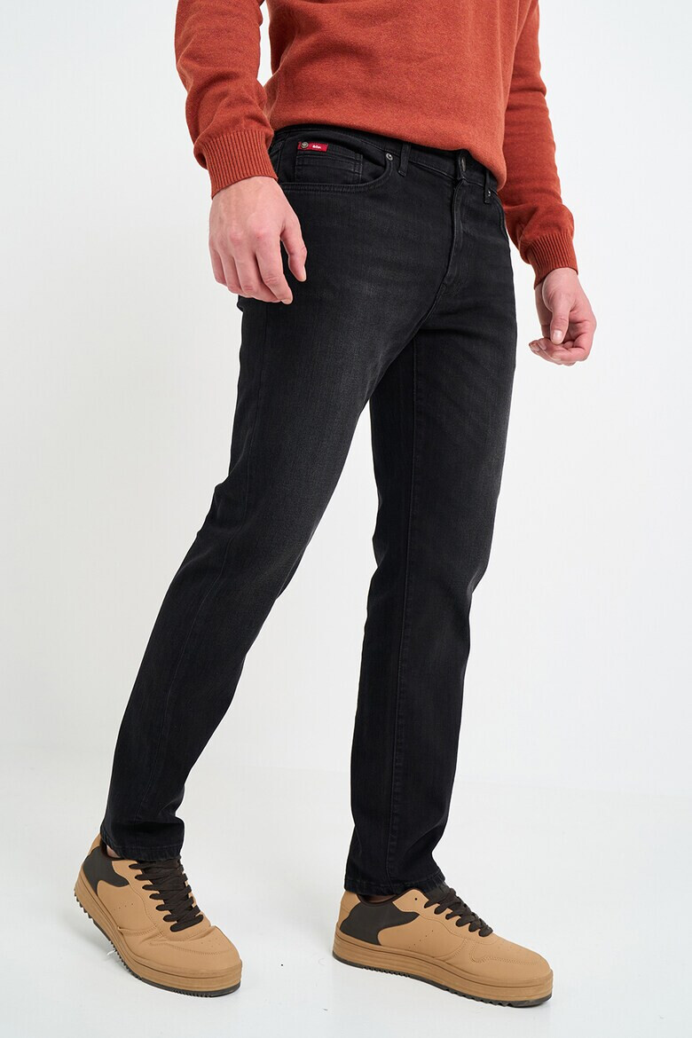 Lee Cooper Прави дънки с 5 джоба - Pepit.bg