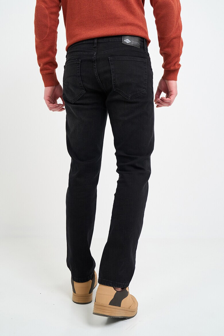 Lee Cooper Прави дънки с 5 джоба - Pepit.bg