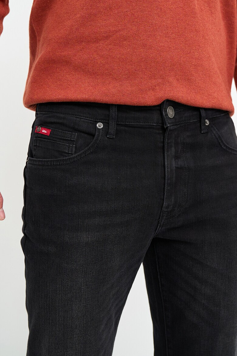 Lee Cooper Прави дънки с 5 джоба - Pepit.bg