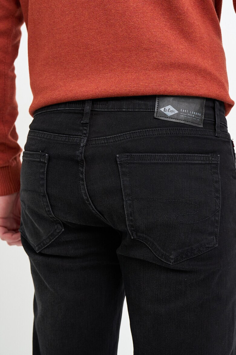Lee Cooper Прави дънки с 5 джоба - Pepit.bg