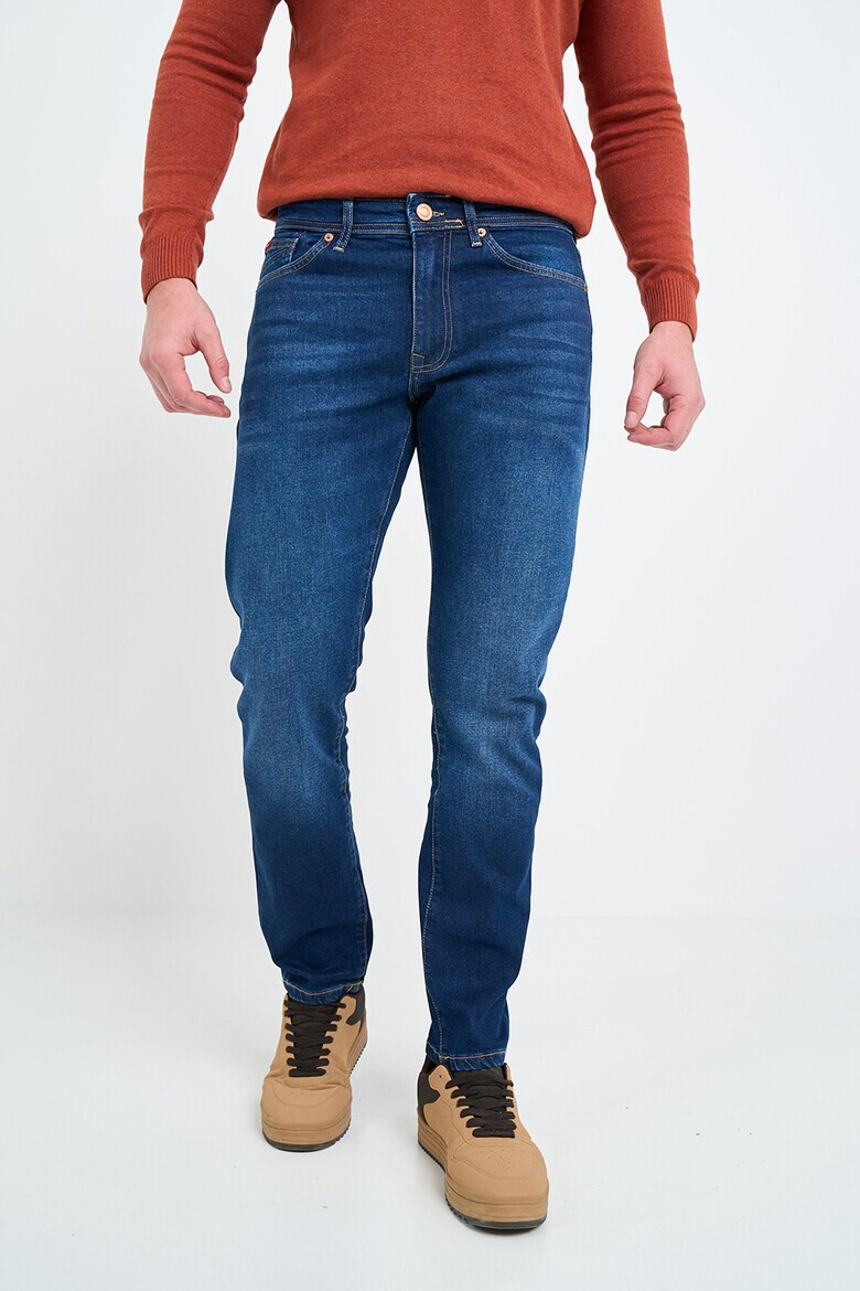Lee Cooper Прави дънки с 5 джоба - Pepit.bg