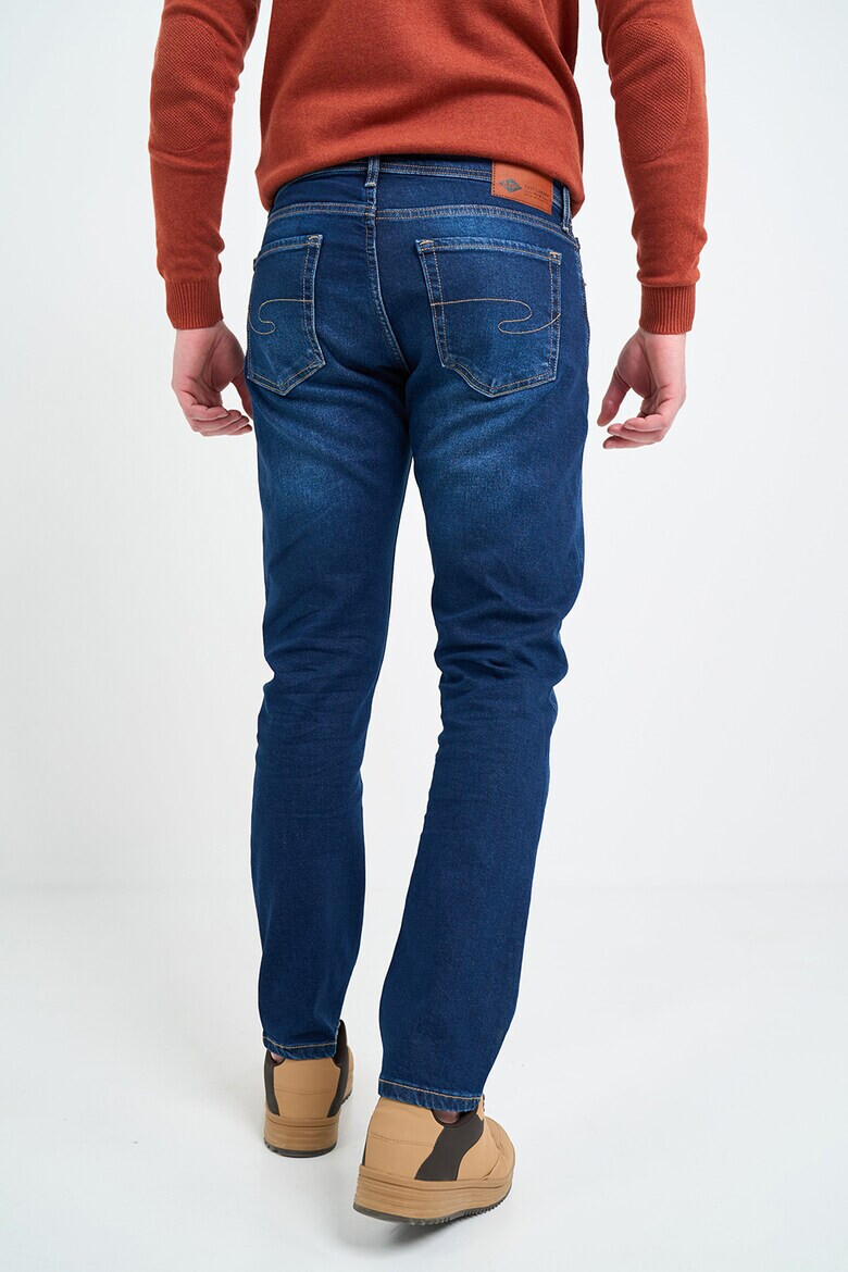 Lee Cooper Прави дънки с 5 джоба - Pepit.bg