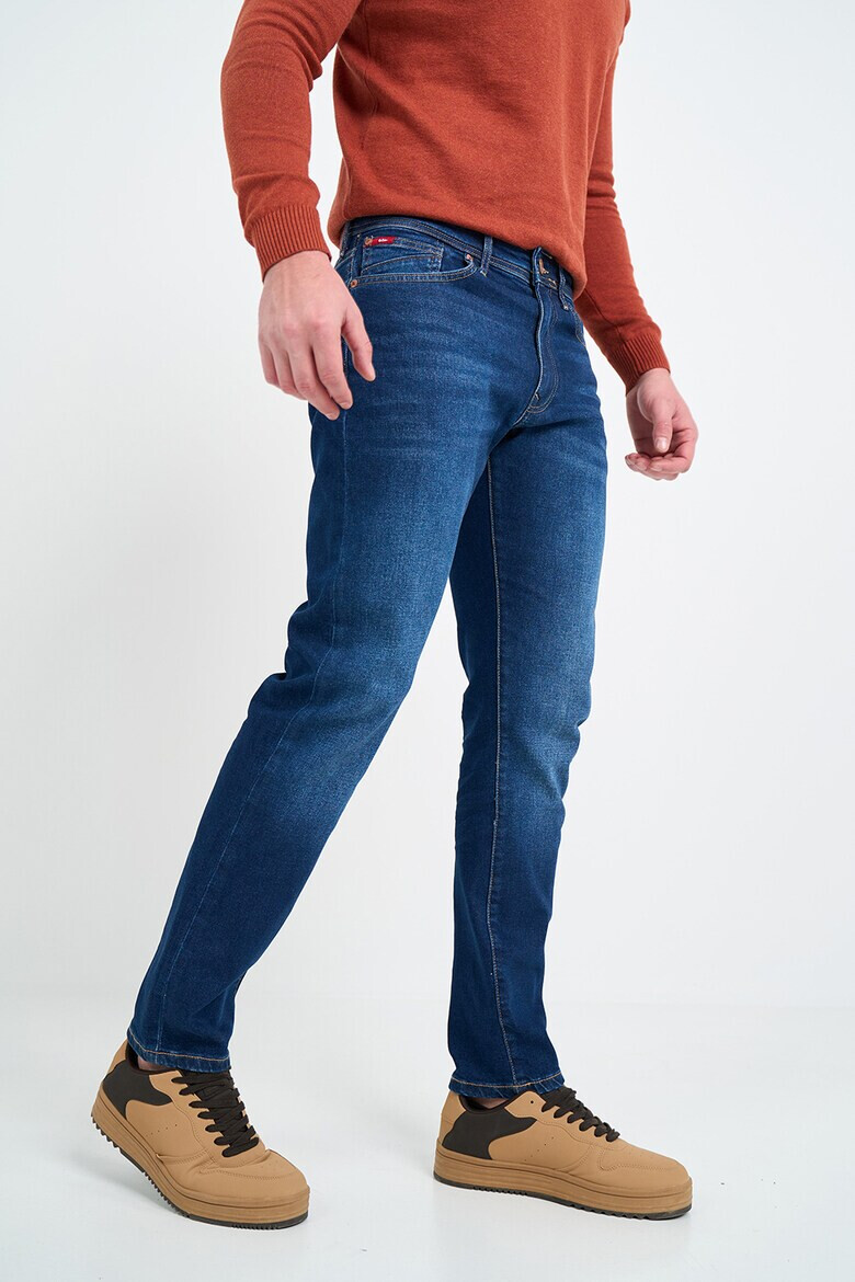 Lee Cooper Прави дънки с 5 джоба - Pepit.bg