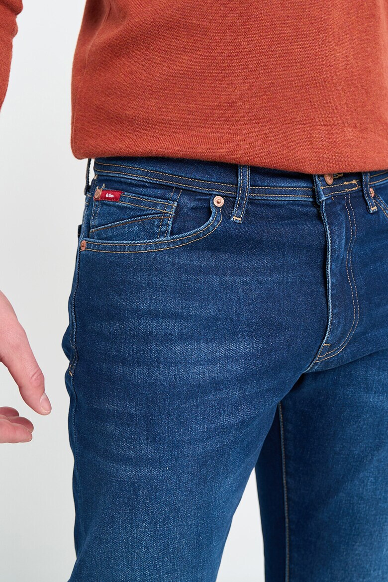 Lee Cooper Прави дънки с 5 джоба - Pepit.bg