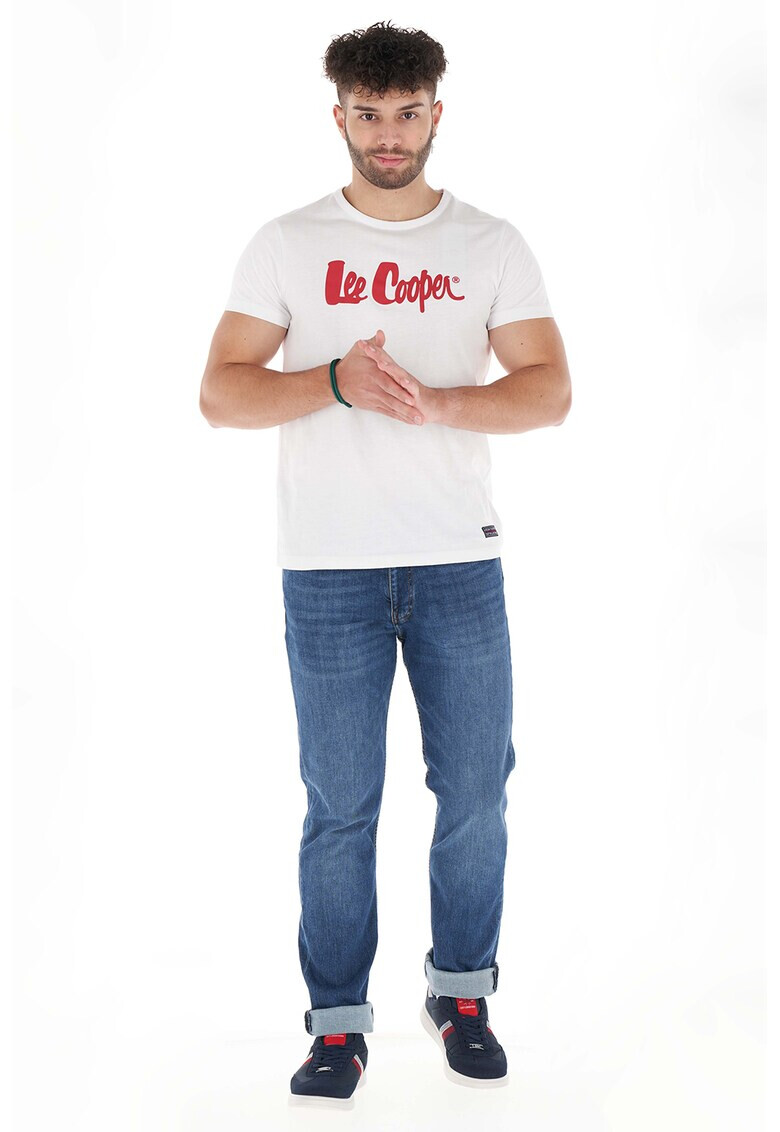 Lee Cooper Прави дънки със захабен ефект - Pepit.bg