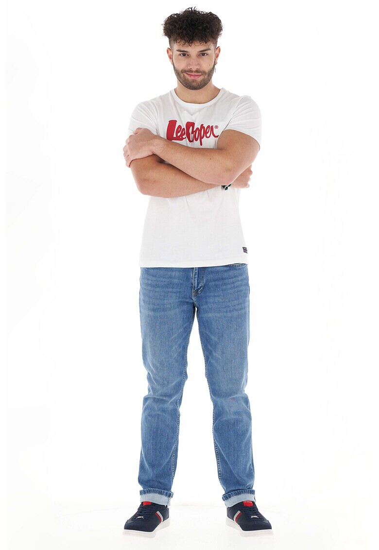 Lee Cooper Прави дънки със захабен ефект - Pepit.bg