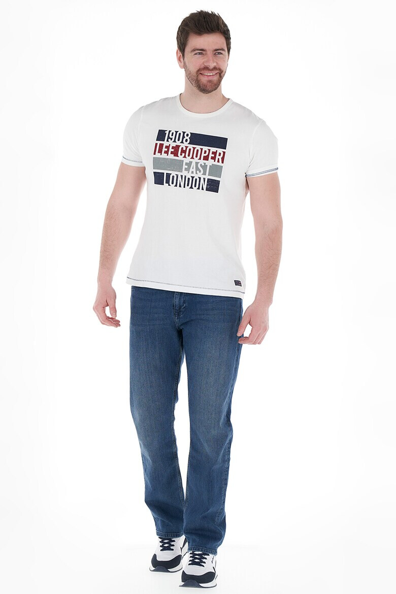 Lee Cooper Прави дънки със захабен ефект - Pepit.bg