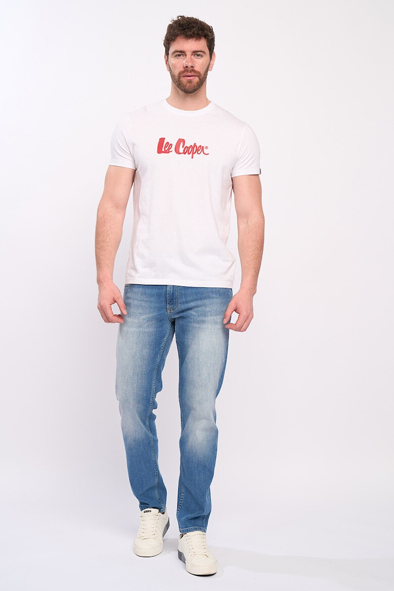 Lee Cooper Прави дънки със захабен ефект - Pepit.bg