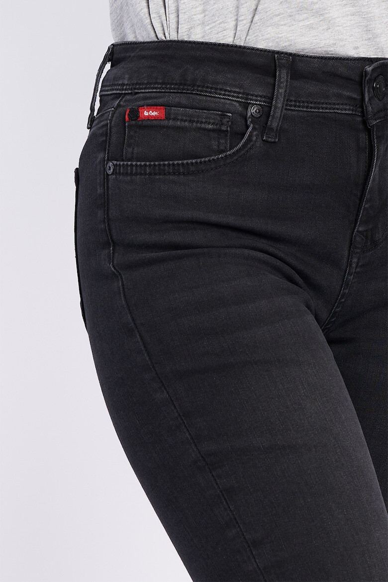 Lee Cooper Прилепнали дънки с 5 джоба - Pepit.bg