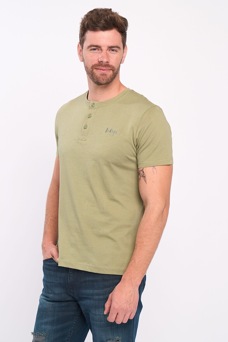 Lee Cooper Тениска с деколте Henley и лого - Pepit.bg