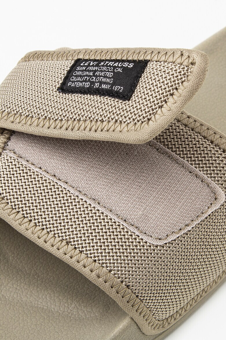 Levi's Чехли с велкро и релеф - Pepit.bg