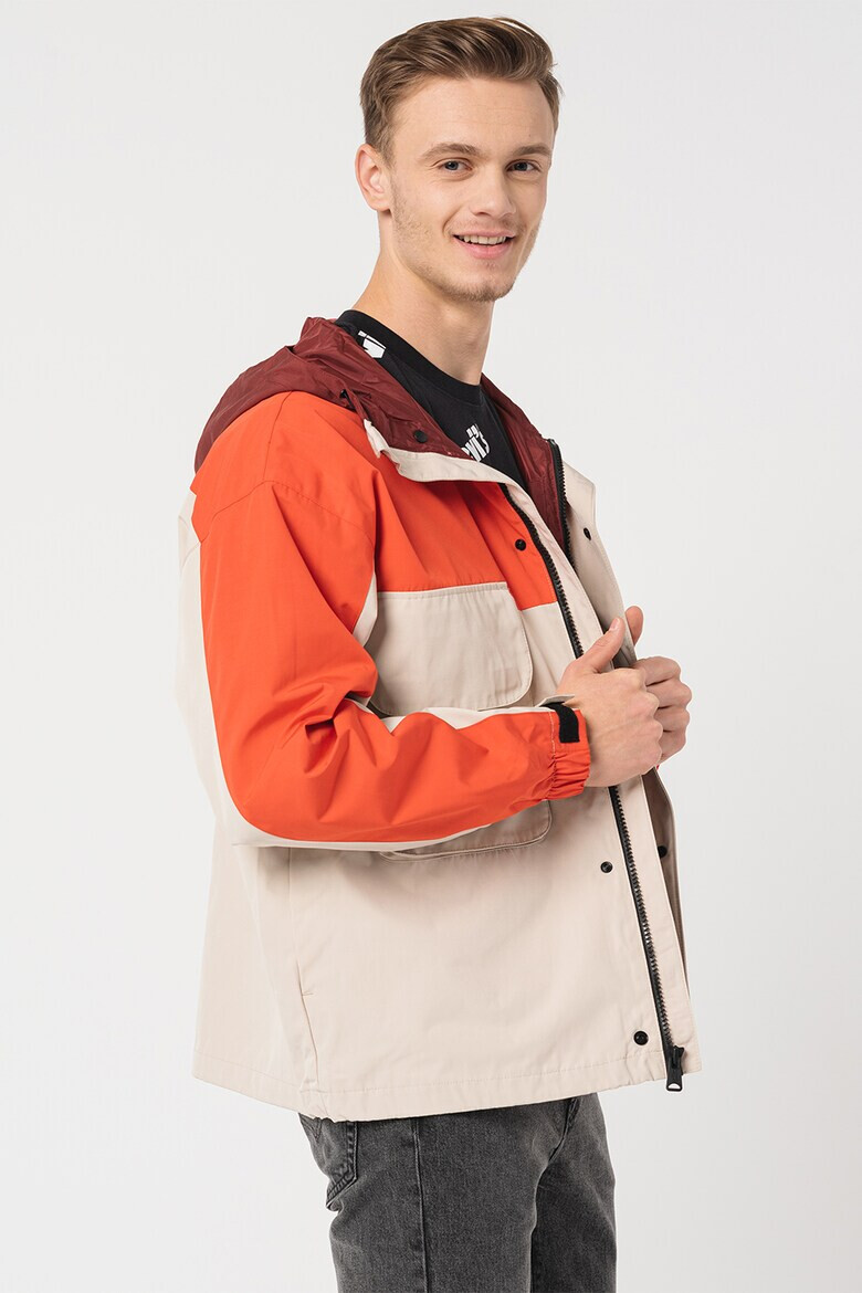 Levis Яке с качулка и джобове с капаче - Pepit.bg
