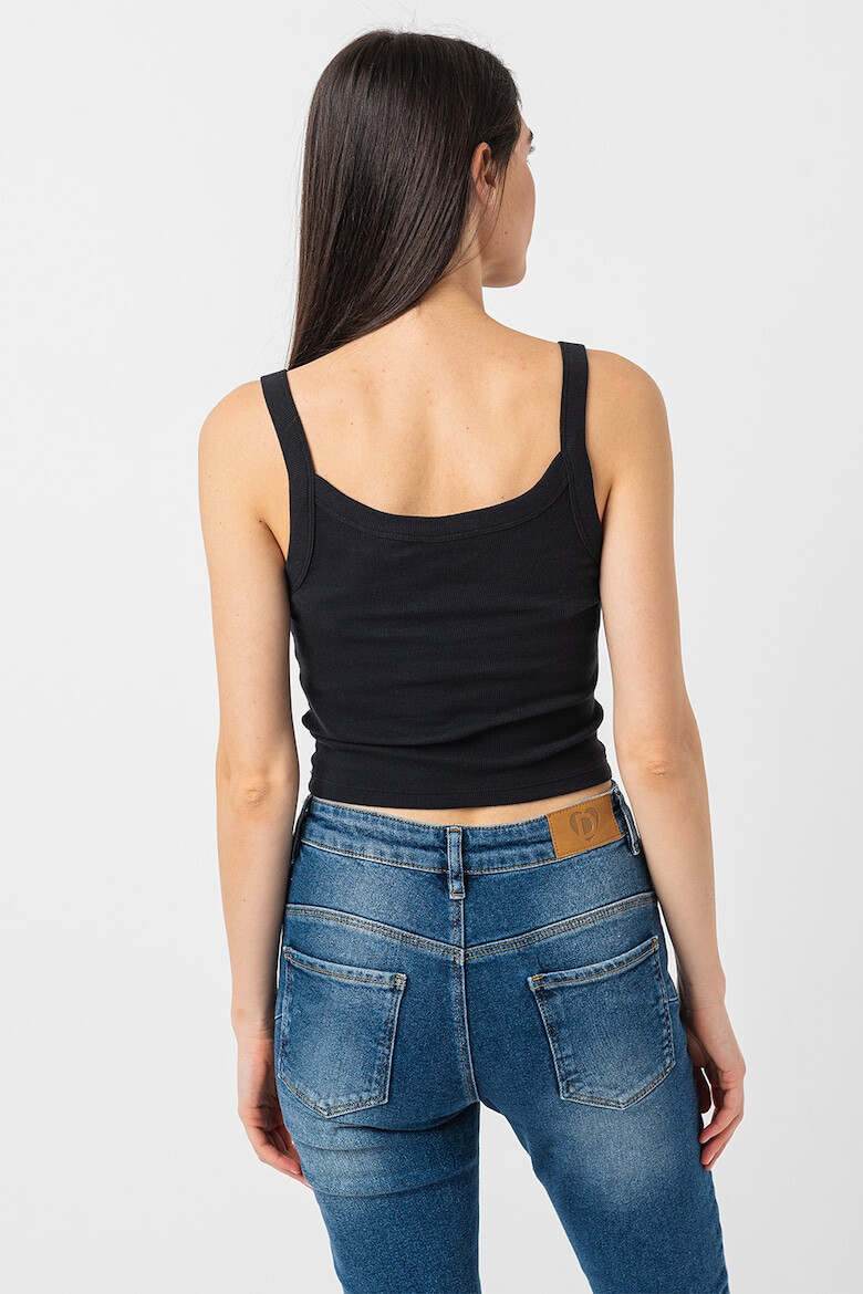 Levi's Къс топ Essential по тялото - Pepit.bg