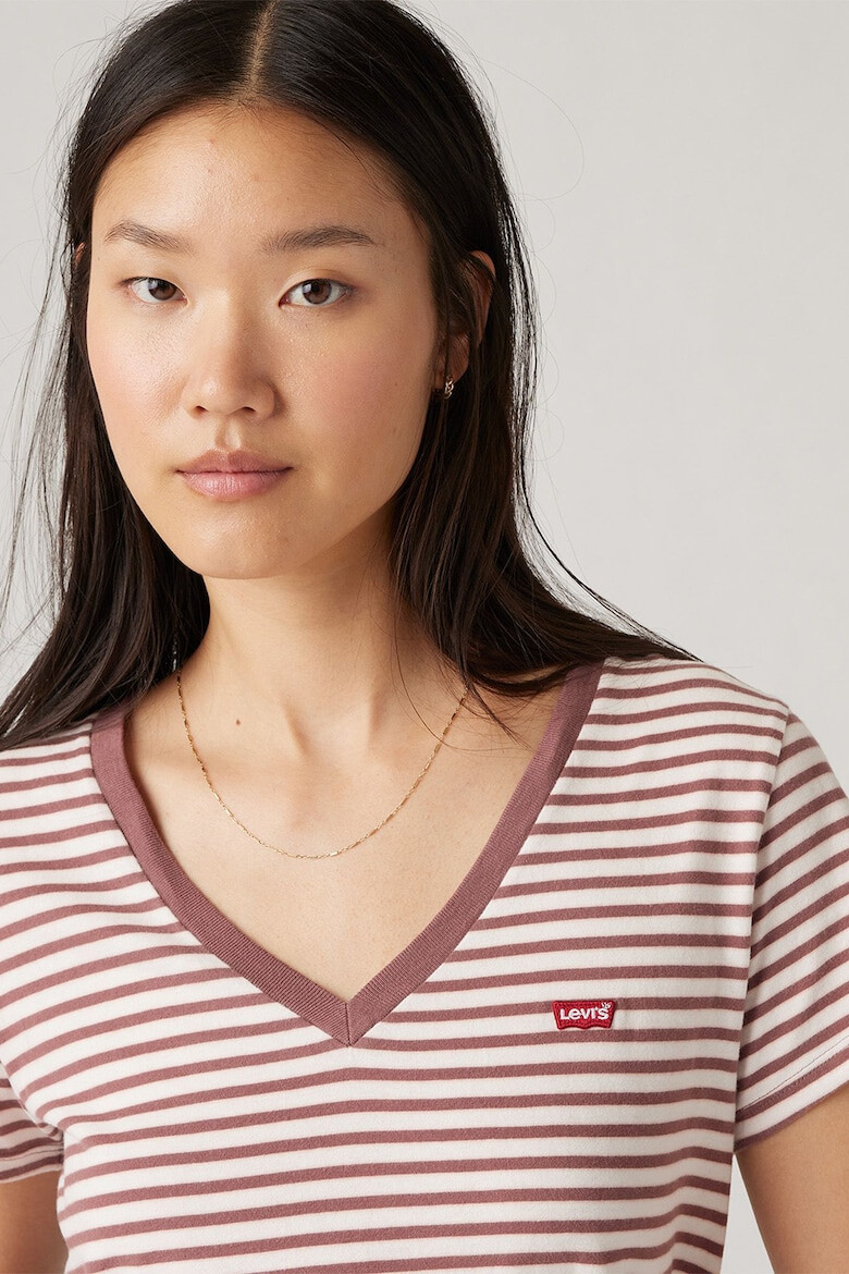 Levis Памучна тениска с шпиц - Pepit.bg