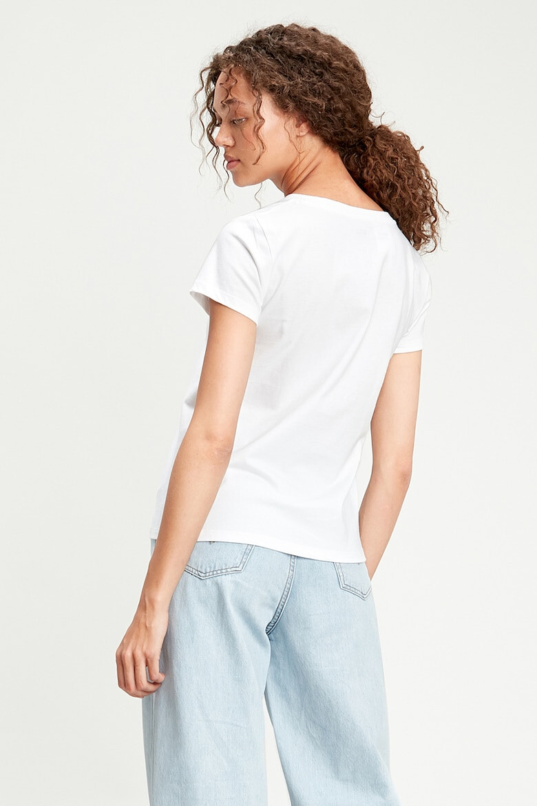 Levis Памучна тениска с шпиц - Pepit.bg