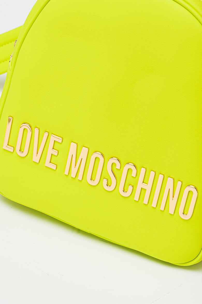 Love Moschino Раница с цип и метално лого - Pepit.bg