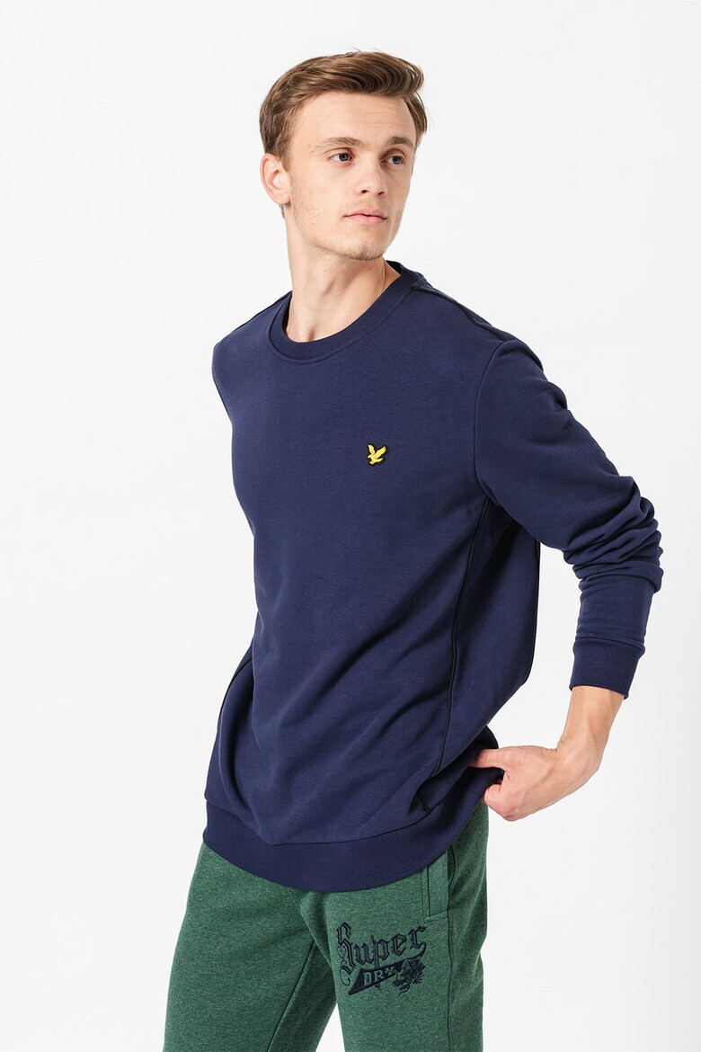 Lyle & Scott Суитшърт с овално деколте и контрасти - Pepit.bg