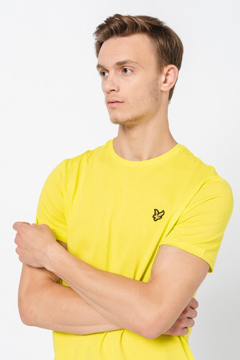 Lyle & Scott Тениска с овално деколте и апликация - Pepit.bg