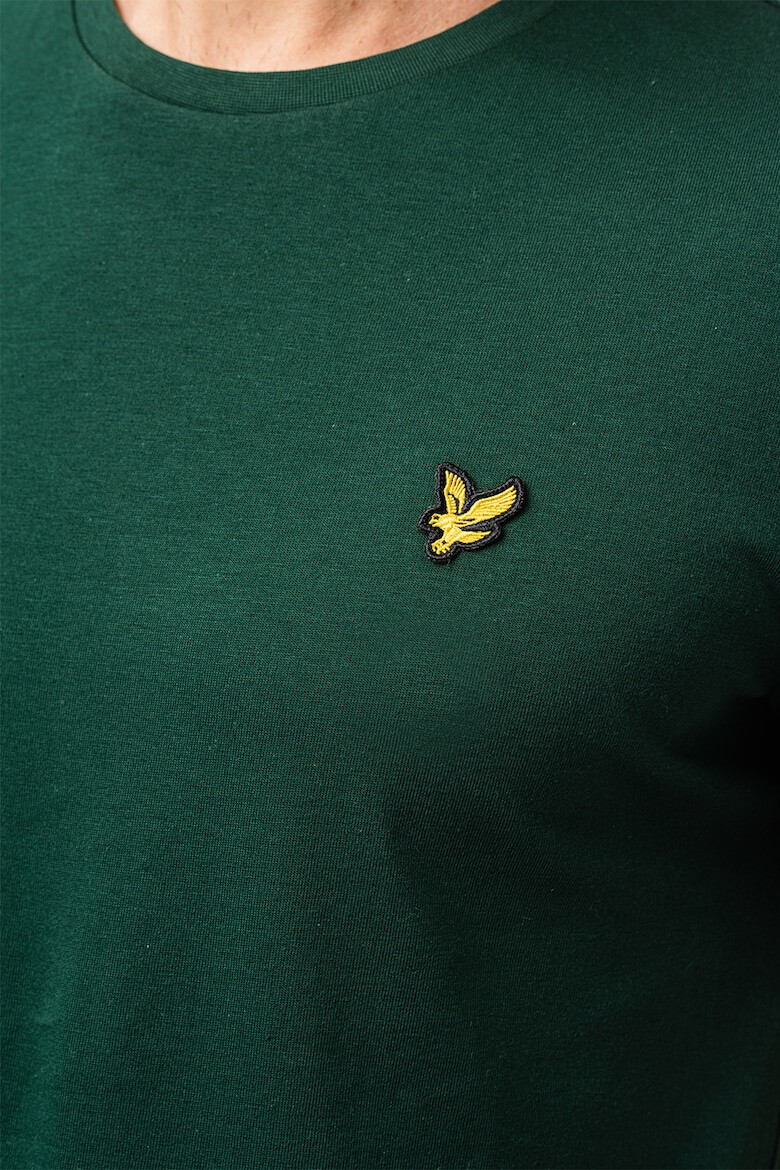 Lyle & Scott Тениска с овално деколте и апликация - Pepit.bg