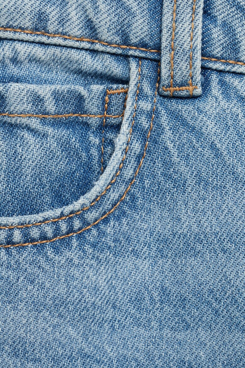 Mango Дънки стил Mom Fit с протрити зони - Pepit.bg