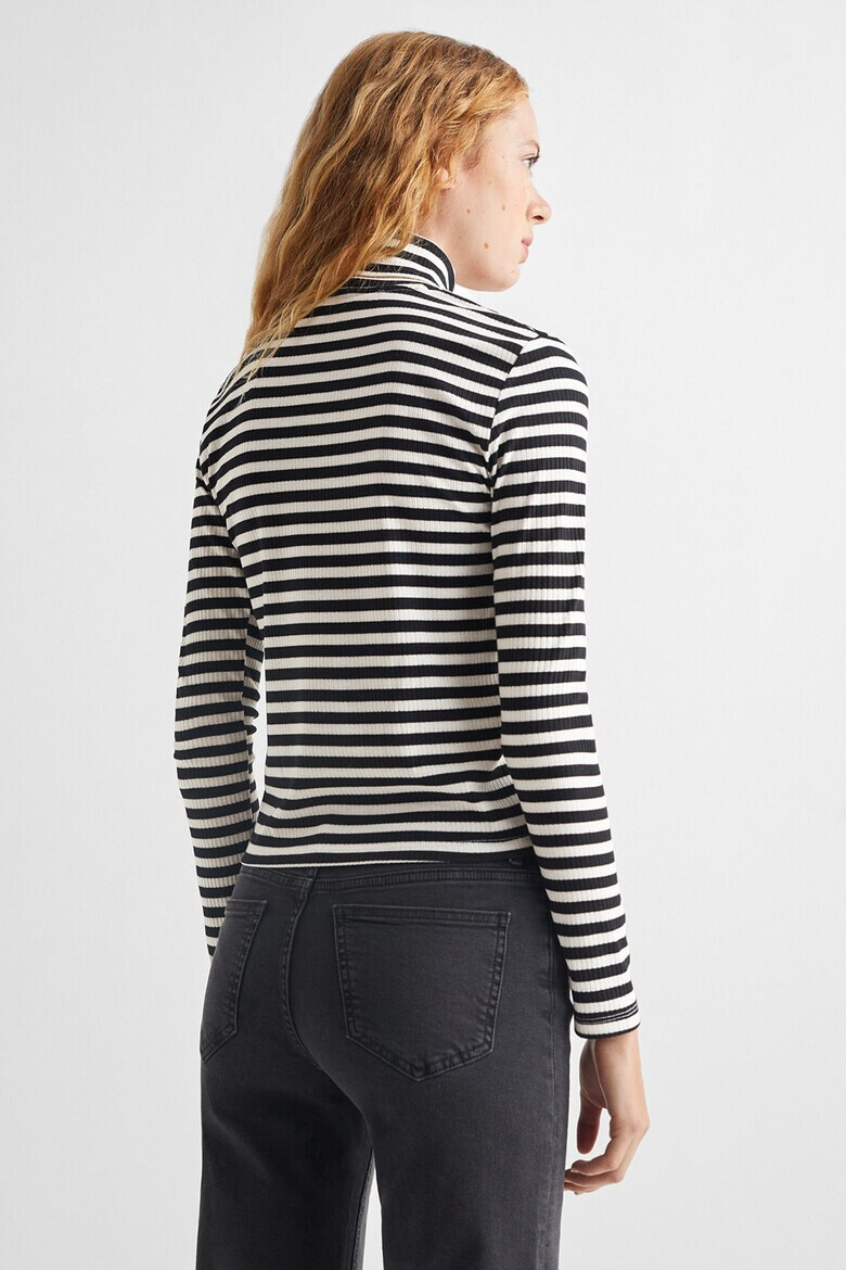 Mango Раиран пуловер Toffee с поло - Pepit.bg