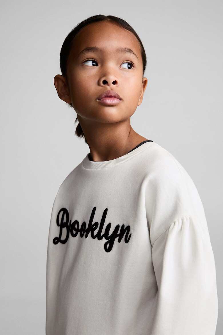 Mango Суитшърт Brooklyn с бродерии - Pepit.bg