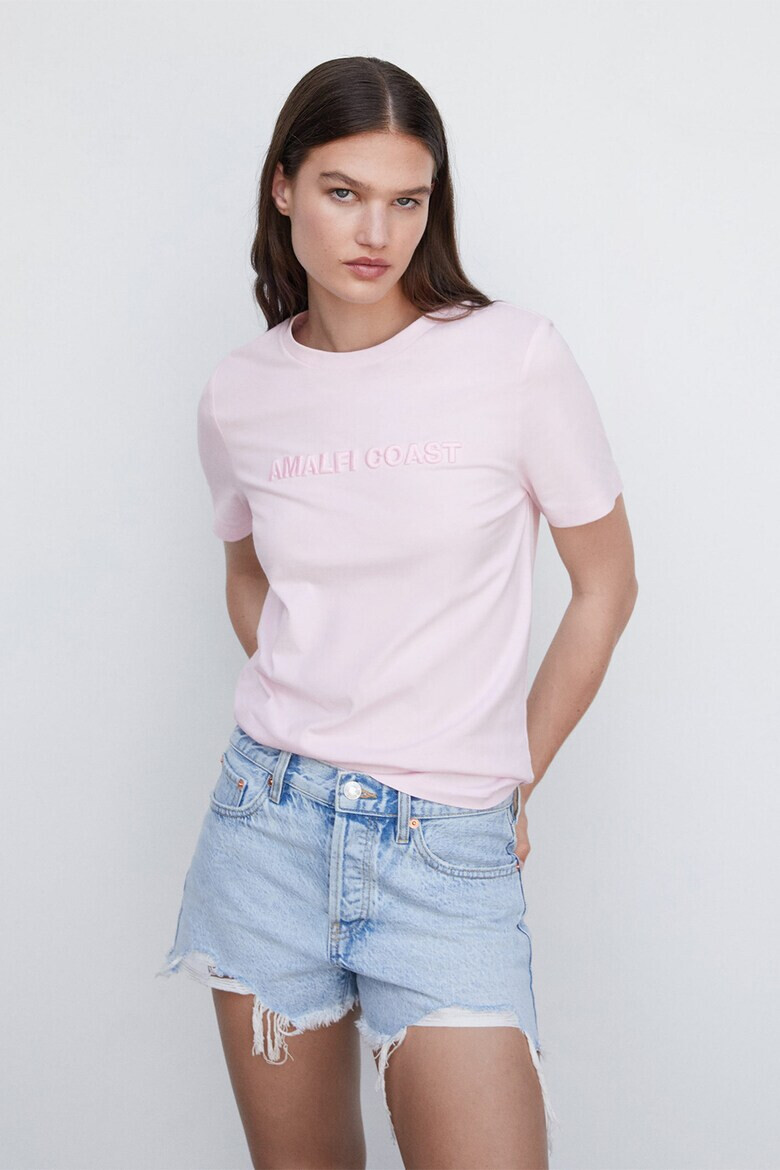 Mango Тениска Amalfi с релефен текст - Pepit.bg