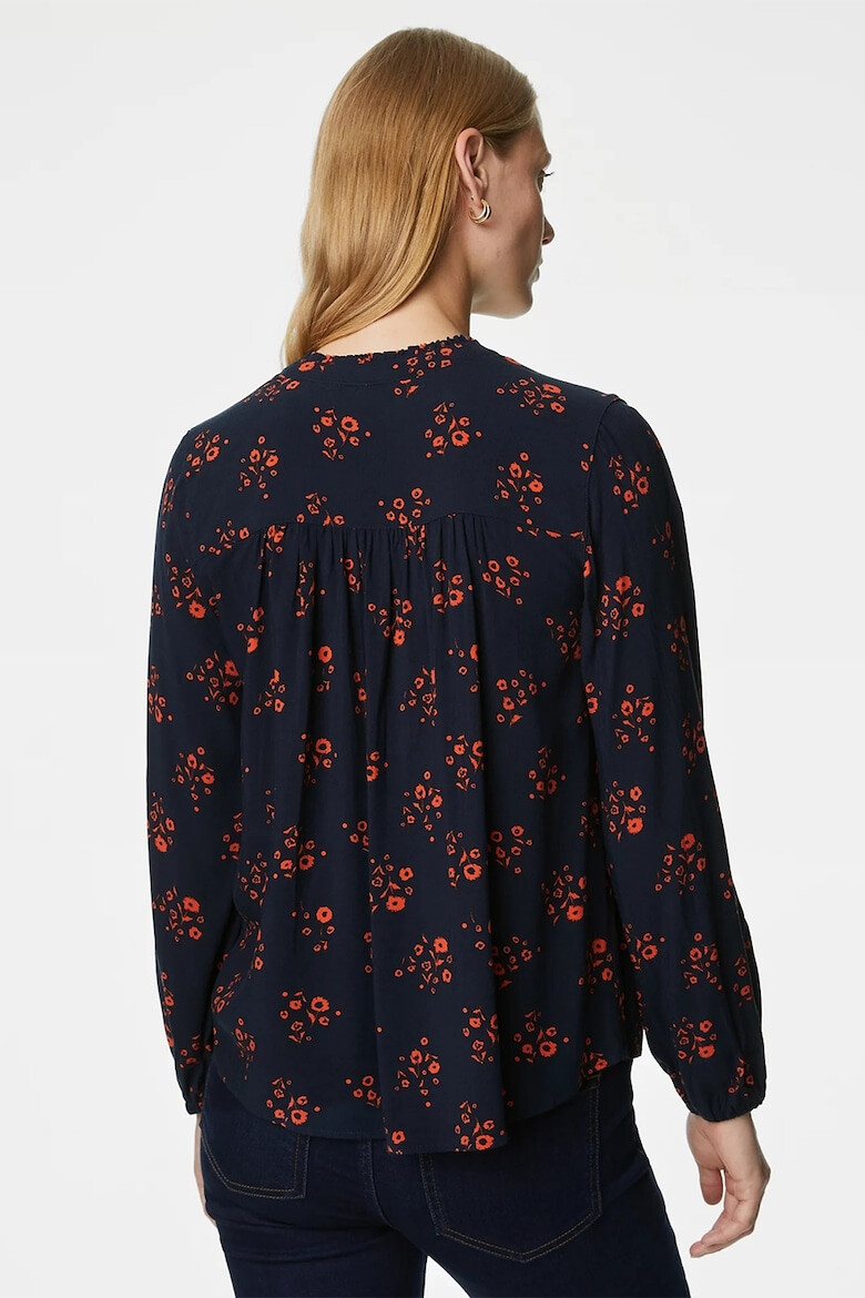 Marks  Spencer Десенирана блуза с шпиц - Pepit.bg