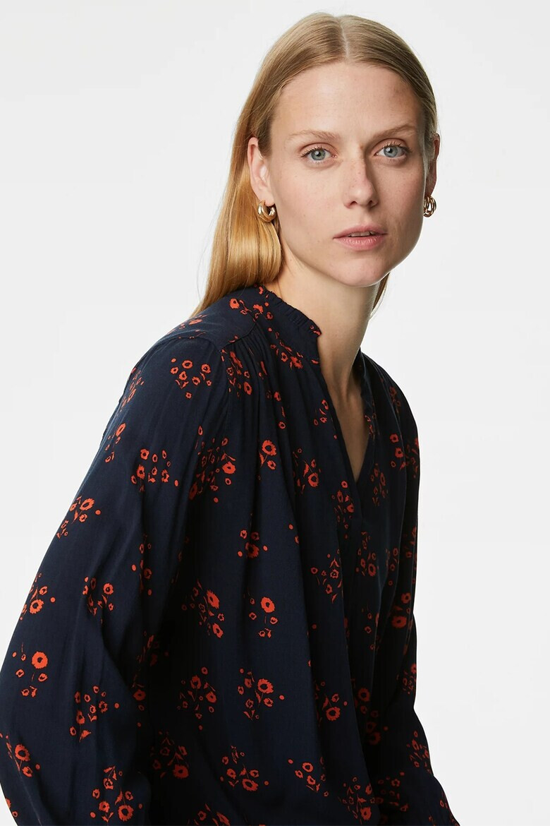 Marks  Spencer Десенирана блуза с шпиц - Pepit.bg