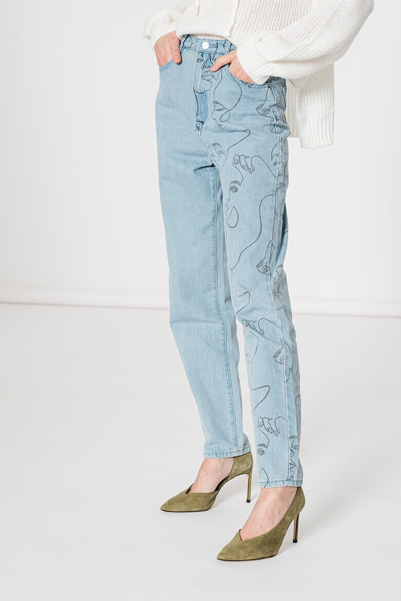 Missguided Дънки стил Mom Fit с фигурална шарка - Pepit.bg