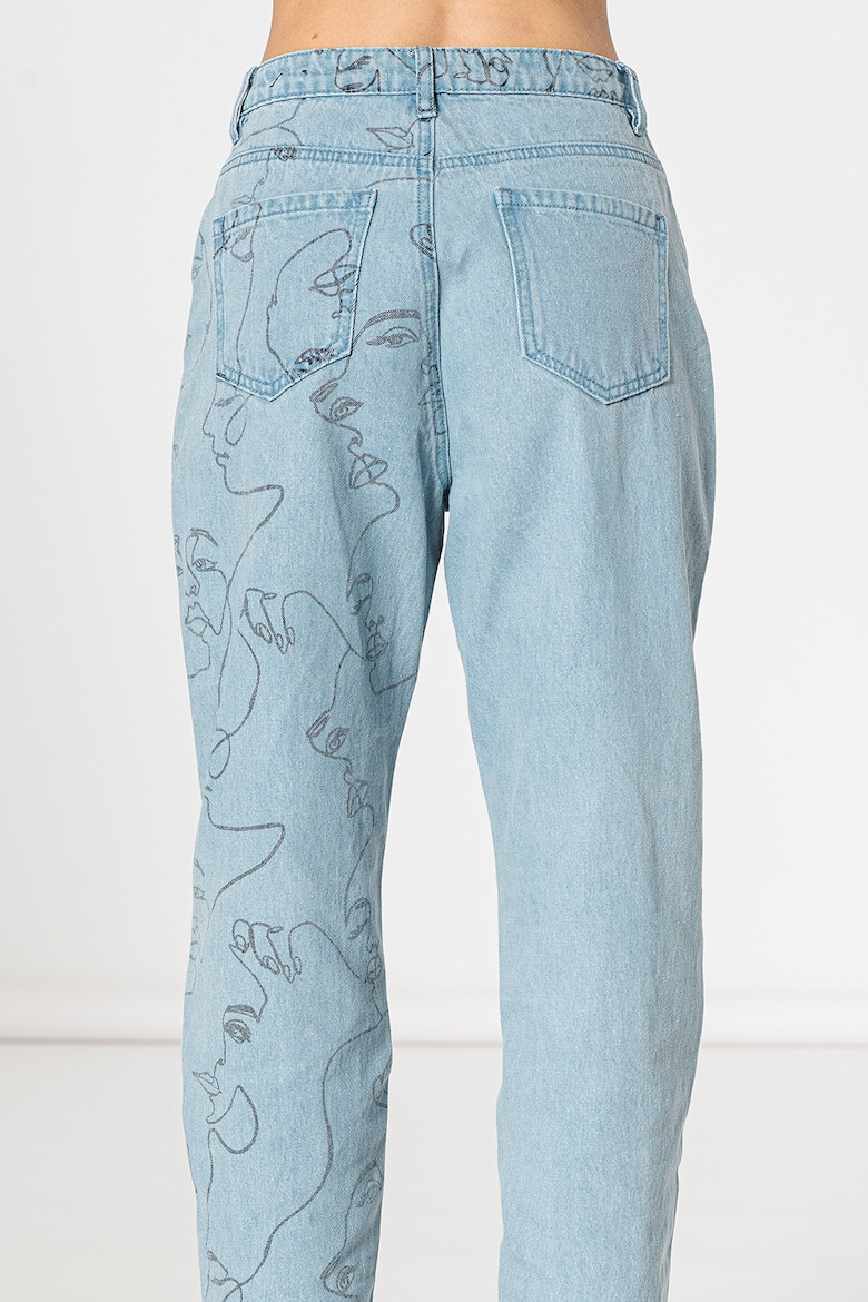 Missguided Дънки стил Mom Fit с фигурална шарка - Pepit.bg