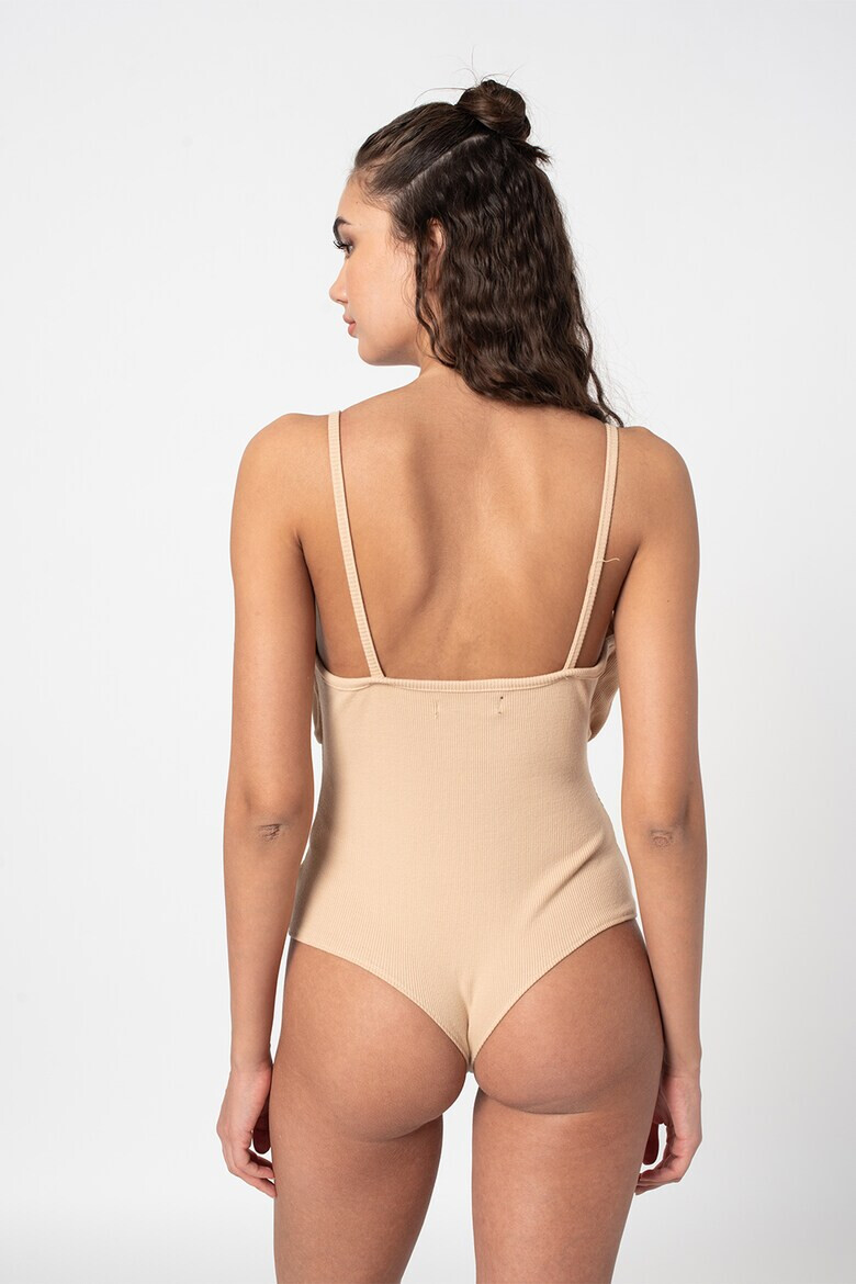Missguided Рипсен топ с дизайн на боди - Pepit.bg
