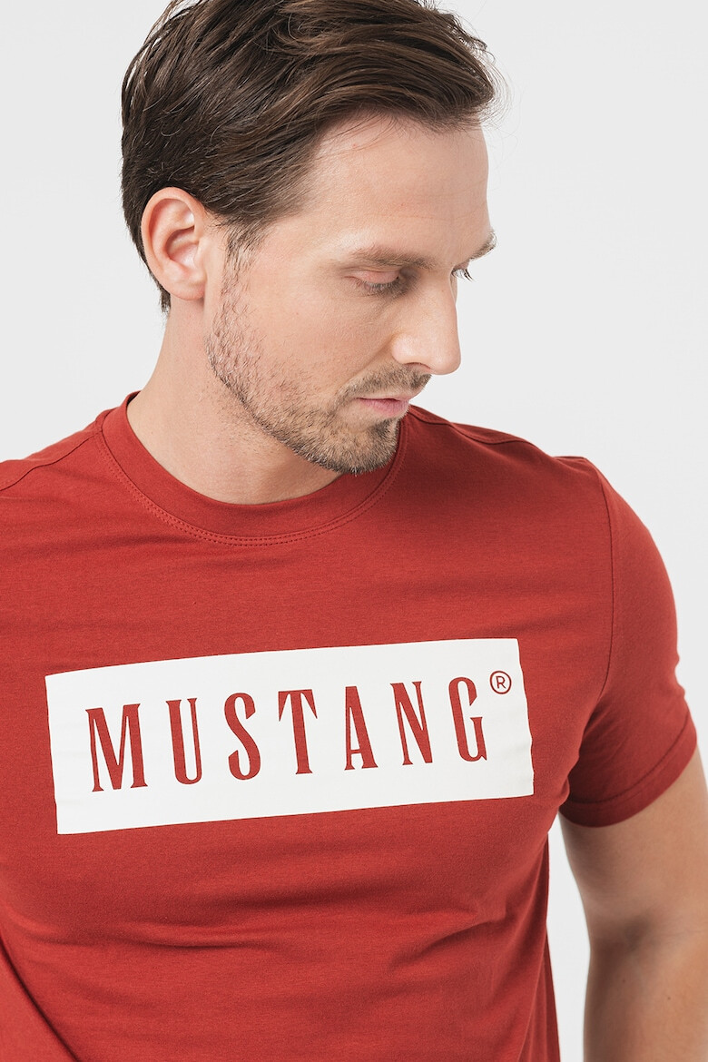 Mustang Тениска с контрастно лого - Pepit.bg