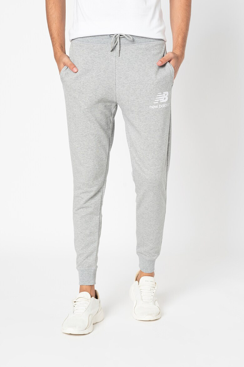 New Balance Спортен панталон Essential Stack с лого - Pepit.bg