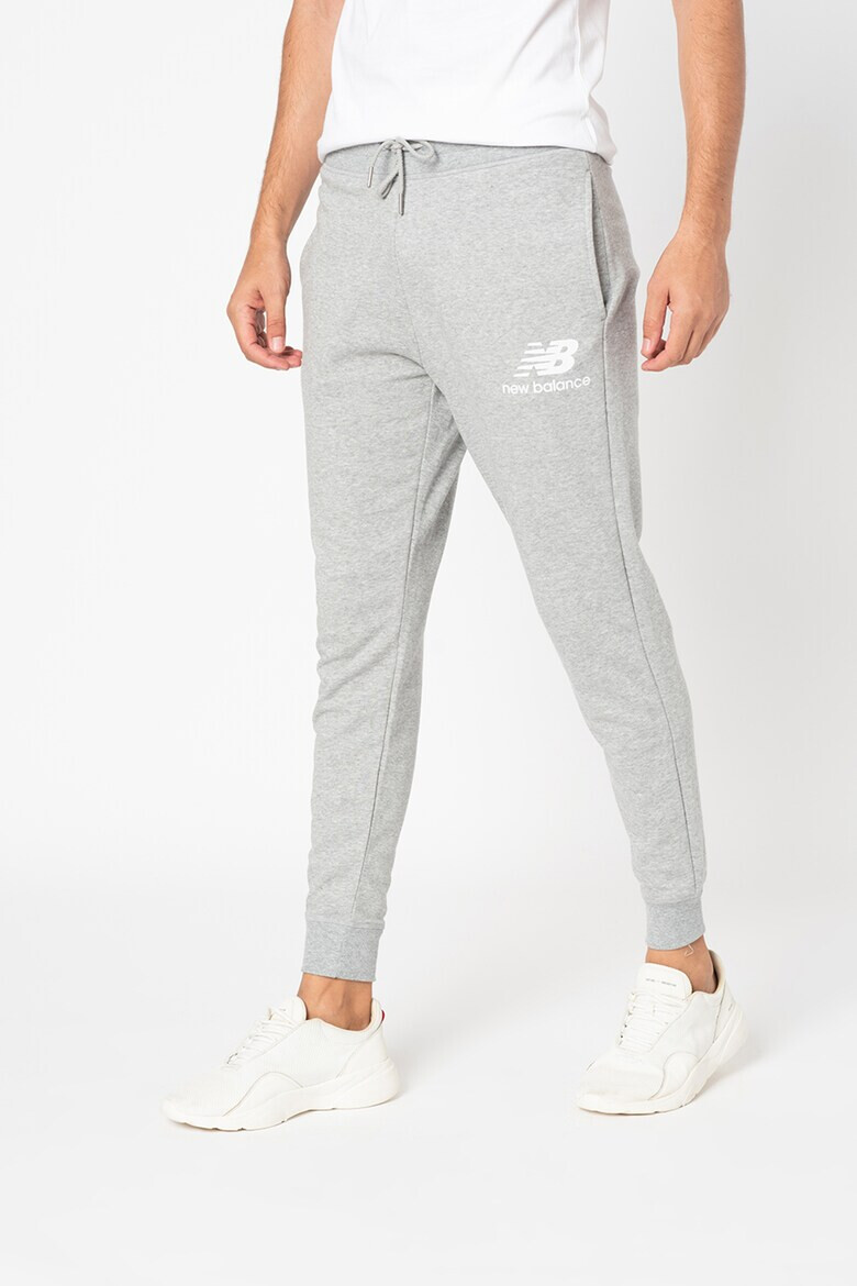 New Balance Спортен панталон Essential Stack с лого - Pepit.bg
