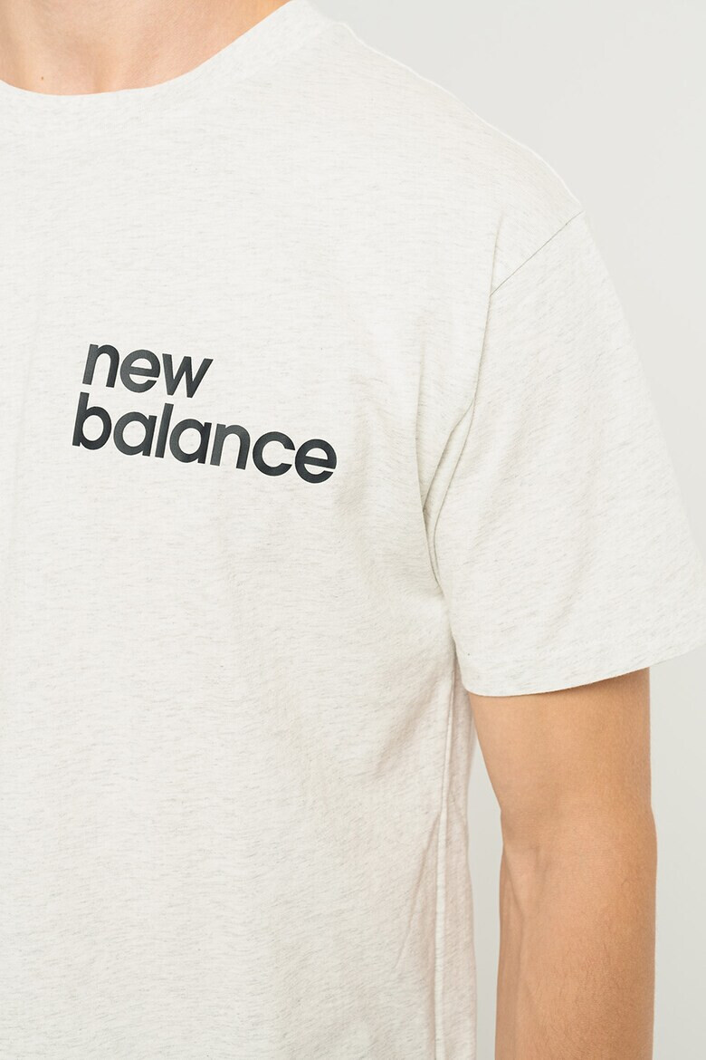 New Balance Тениска Essentials с контрастно лого - Pepit.bg