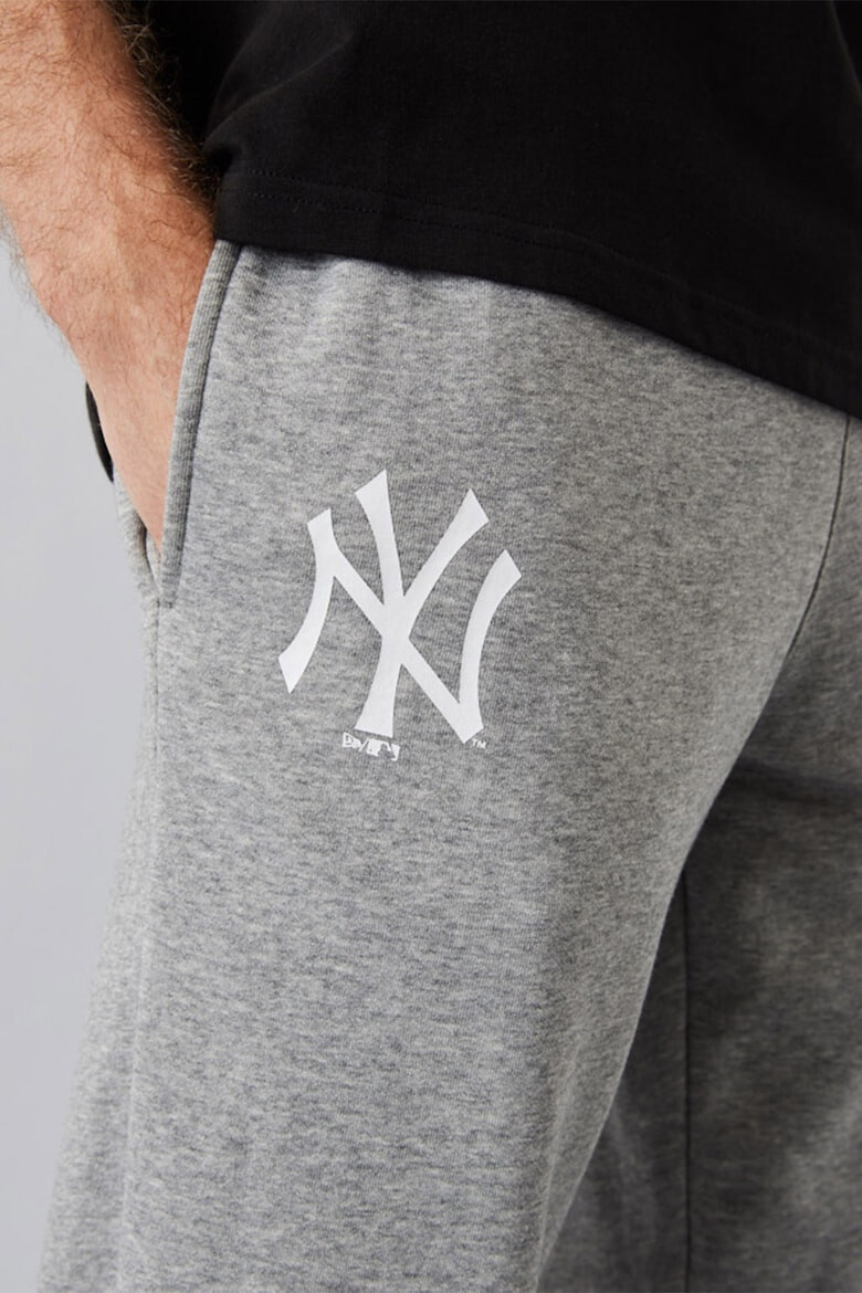 New Era Спортен панталон New York Yankees с лого - Pepit.bg